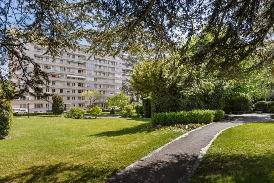 Appartement rénové dans une résidence de standing