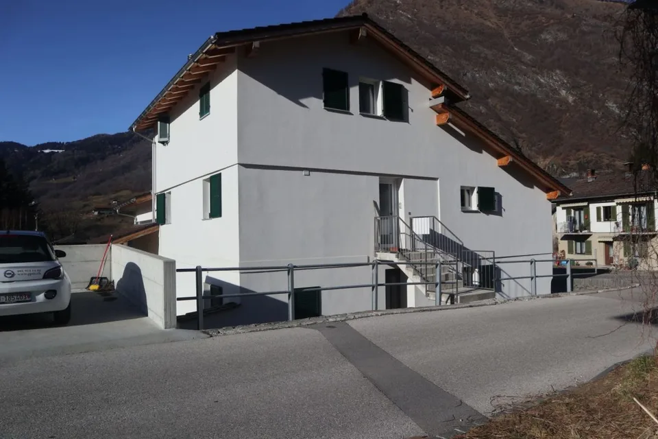 Interessante e nuova palazzina a reddito immersa nel verde, Olivone