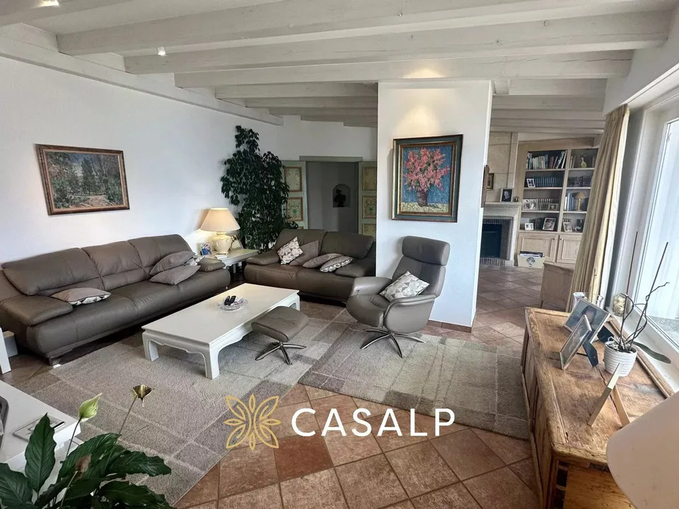 Luxus-Penthouse mit Innenpool