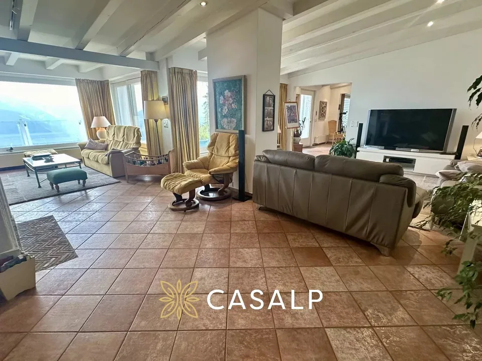 Luxus-Penthouse mit Innenpool