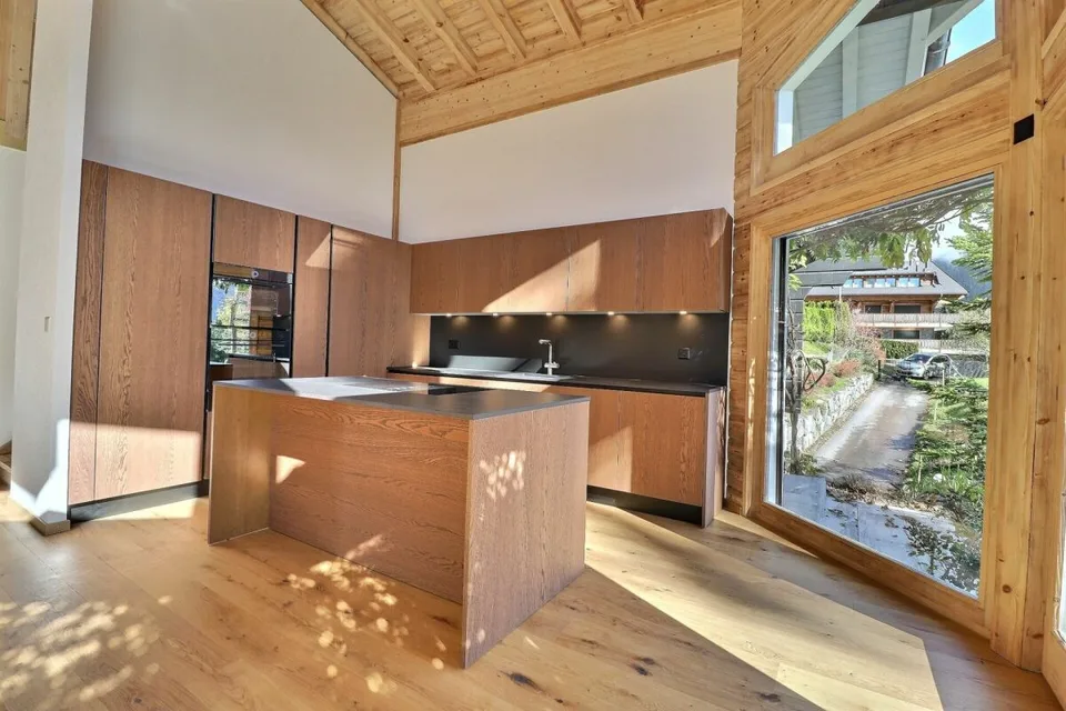 Völlig renoviertes Chalet mit schönem Baumgarten