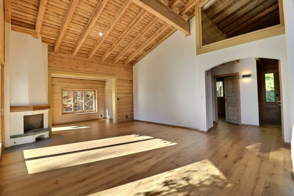 Chalet totalement rénové avec joli jardin arborisé – photo 9 sur 30