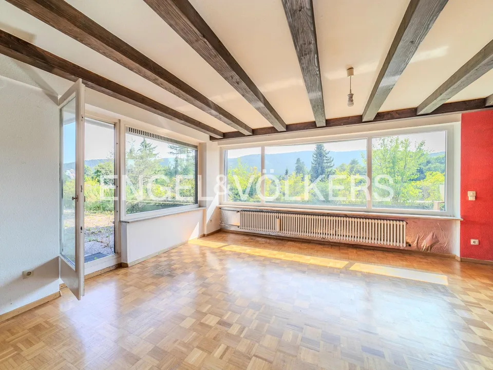 RESERVIERT: Sanierungsbedürftige 4,5-Zimmer-Terrassenwohnung mit Parkb