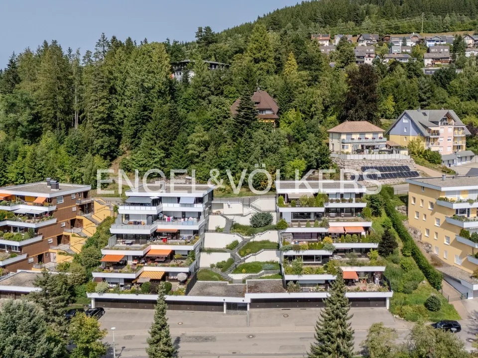 RESERVIERT: Sanierungsbedürftige 4,5-Zimmer-Terrassenwohnung mit Parkb