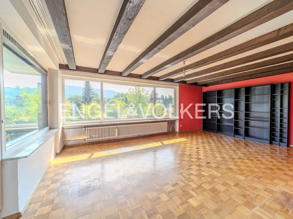 RESERVIERT: Sanierungsbedürftige 4,5-Zimmer-Terrassenwohnung mit Parkb