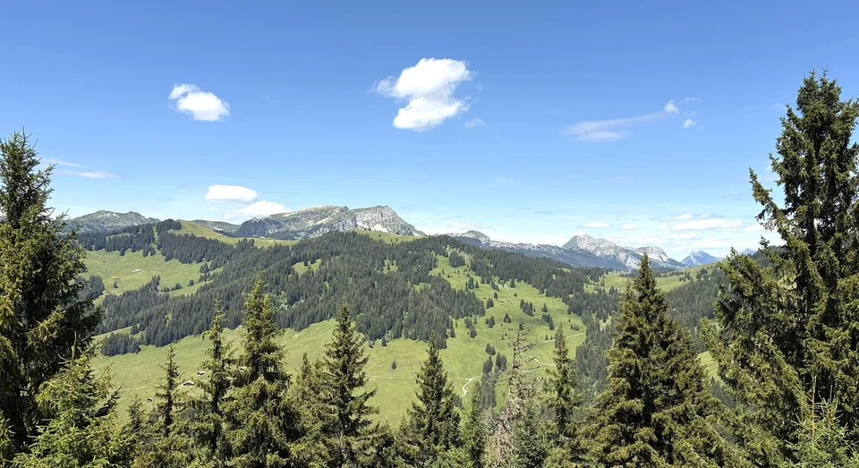 Affascinante appartamento di nuova costruzione con vista sulla montagna a Habkern