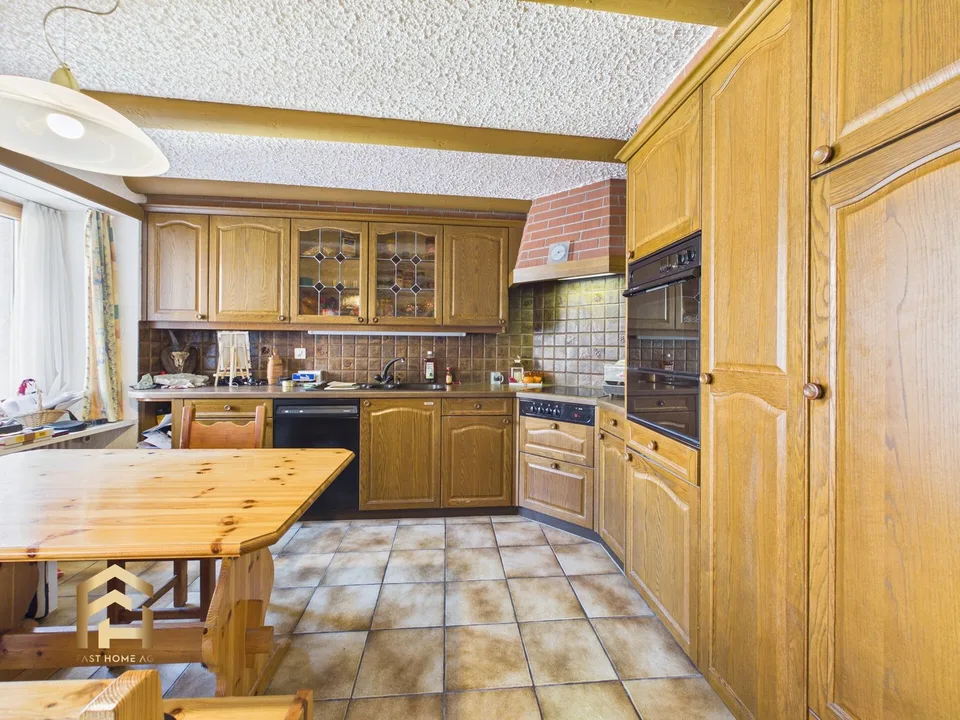 Appartement spacieux 4.5 pièces avec 2 balcons au centre de St. Niklaus