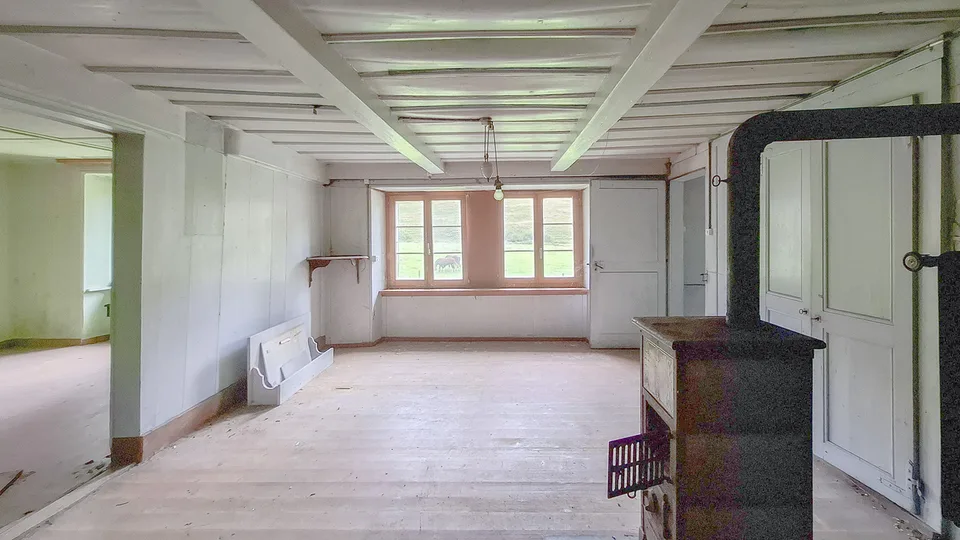 Neuchâtel farmhouse to renovate with barn and adjacent house – photo 9 of 13