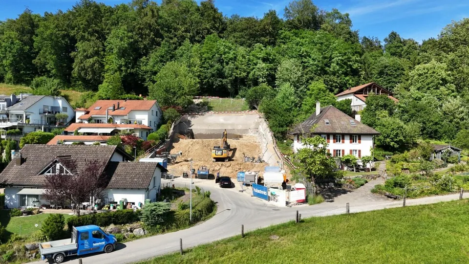 BAUFORTSCHRITT: HANGSICHERUNG VOLLENDET - BELLA VISTA.CH NIMMT FORM AN