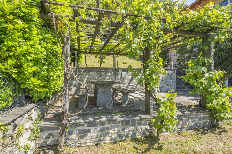Casa con vista su Locarno | Einfamilienhaus mit Ausblick
