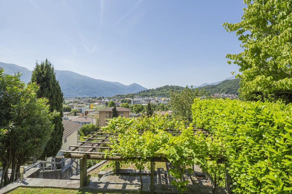 Casa con vista su Locarno | Einfamilienhaus mit Ausblick