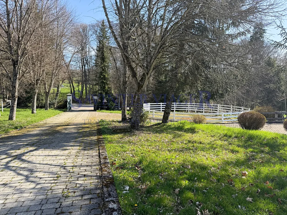 Domaine Equestre d'exception. Entre Geneve et Annecy