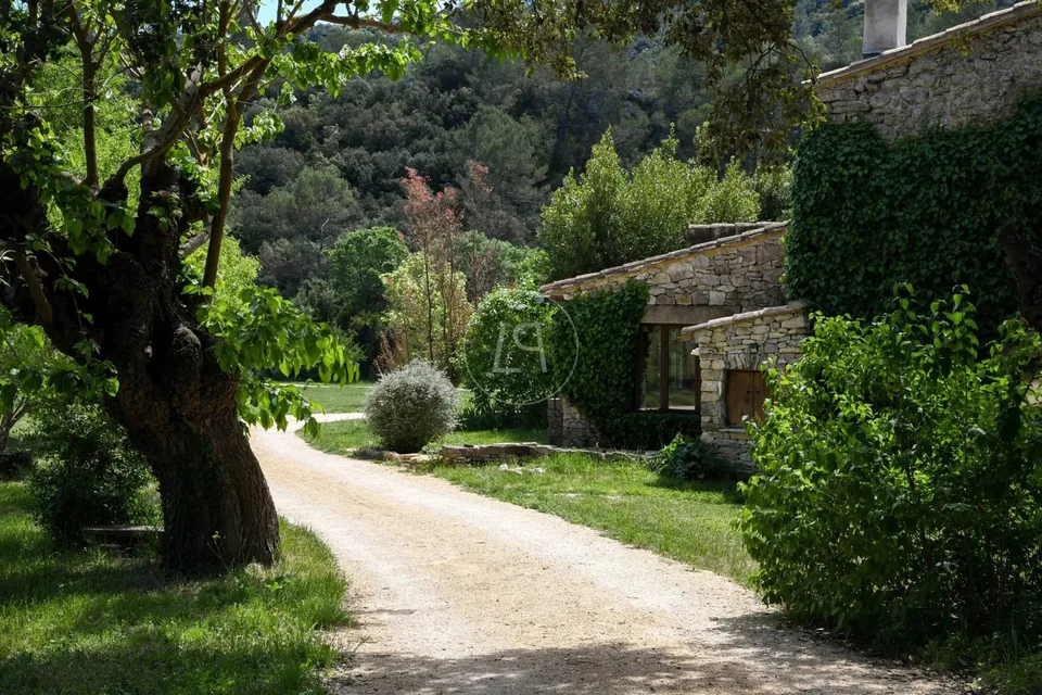 Superbe domaine de 7 hectares dans le Gard, France