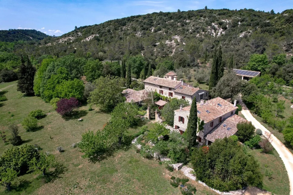 Superbe domaine de 7 hectares dans le Gard, France