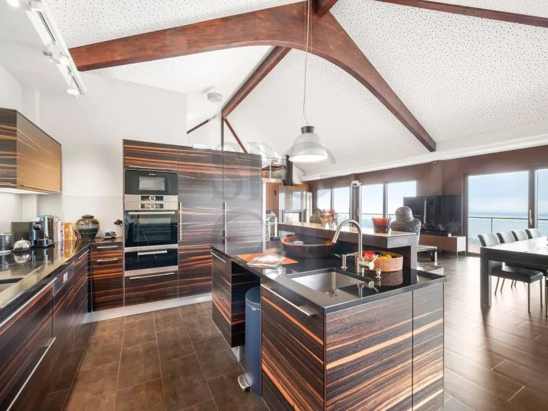 En exclusivité: villa d'architecte avec panorama à couper le souffle