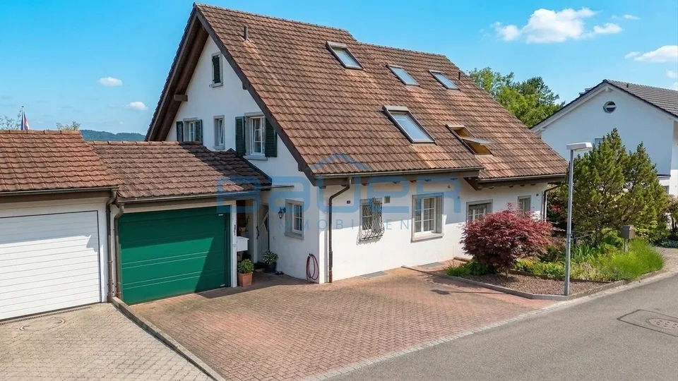 Gemütliche Doppelhaushälfte mit Garten und Cheminée