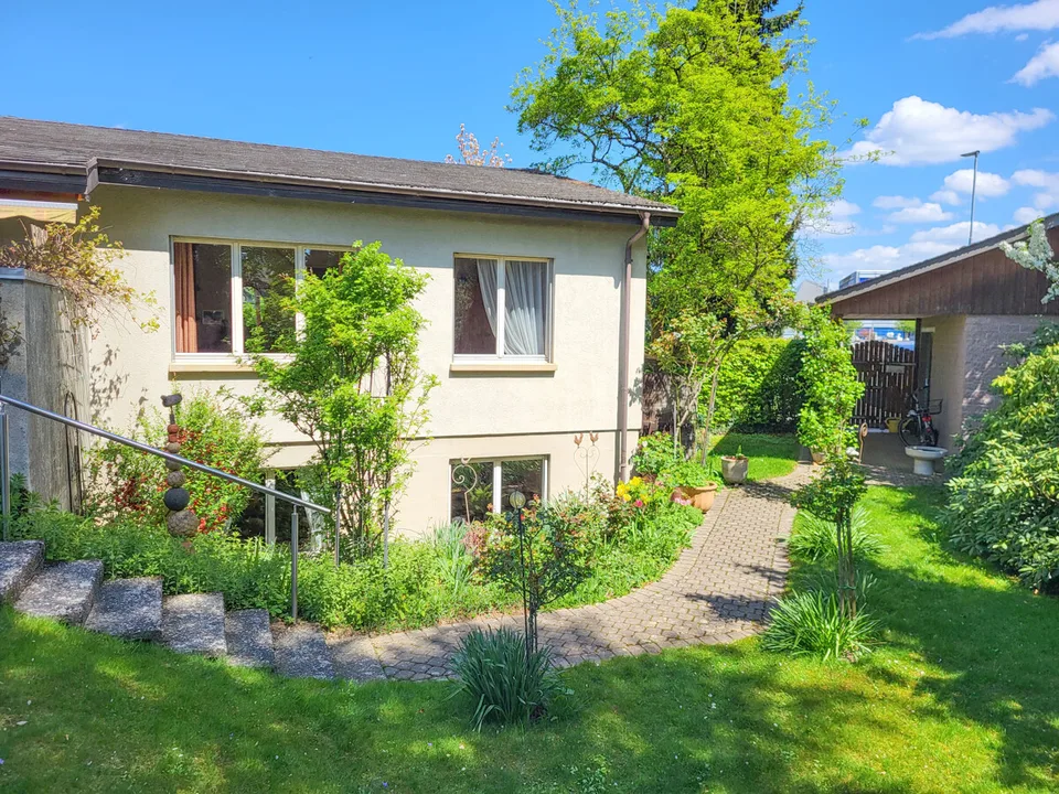 Vivere nel verde  affascinante casa unifamiliare con grande giardino