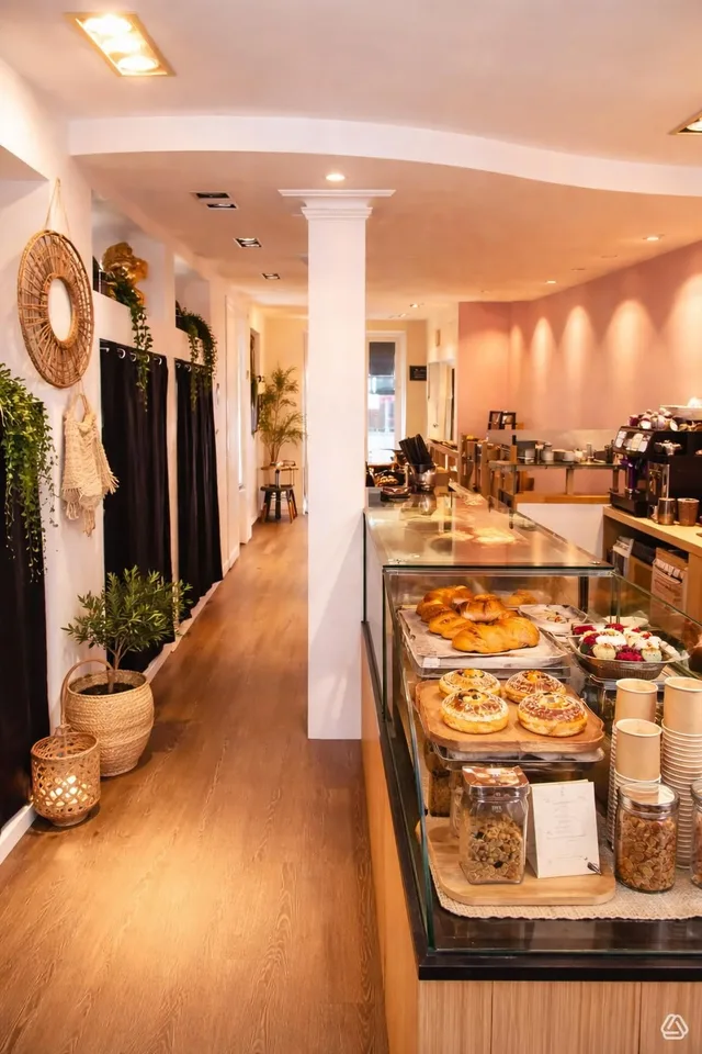 Pour coffee shop - pâtisserie - take away avec petit restauration