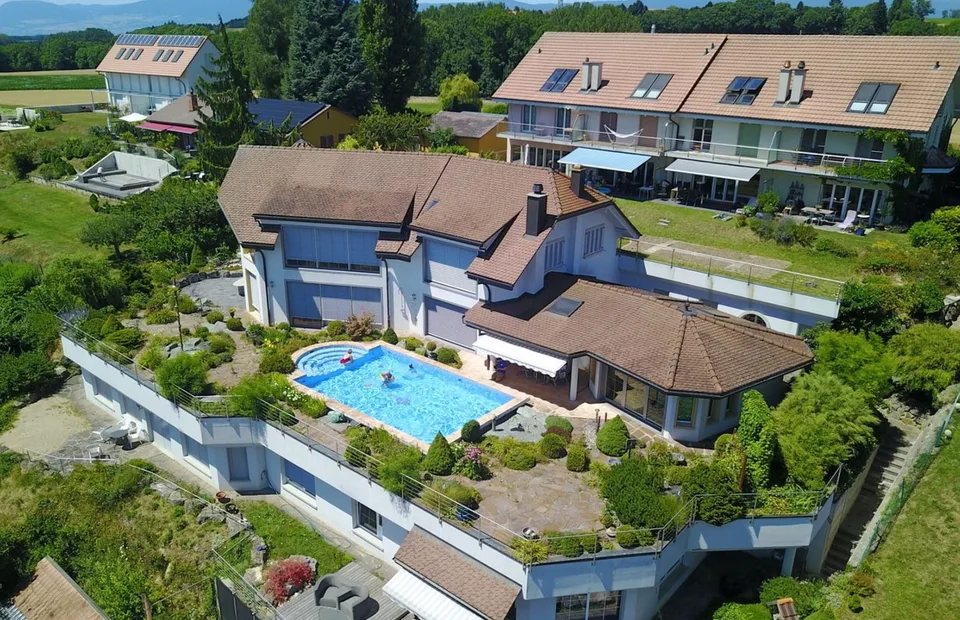 Casa a terrazza di 7,5 locali con piscina e vista lago a Bellerive in vendita