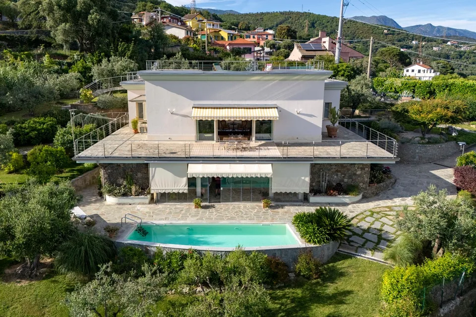 Varazze (ITALIA): elegant villa with a swimming pool, garden, olive grove and garage