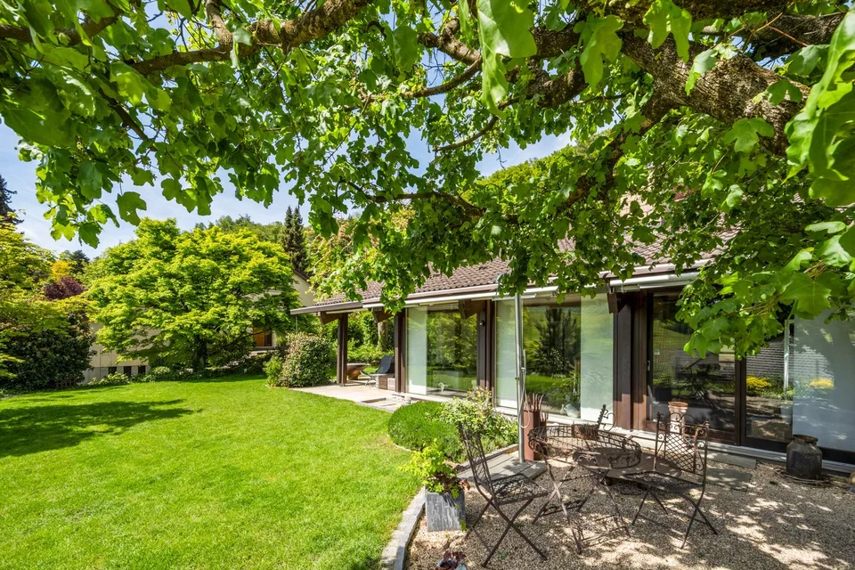 Idyllisch und exklusiv: Freistehendes Haus im Grünen mit unverbauba...
