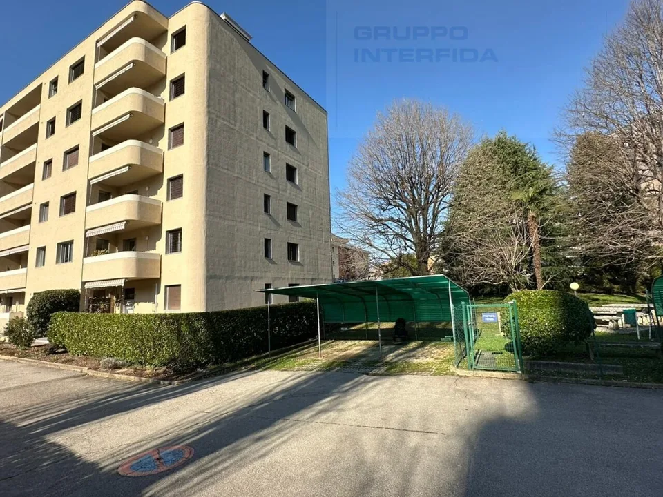 LUMINOSO 4.5 LOCALI AL TERZO PIANO