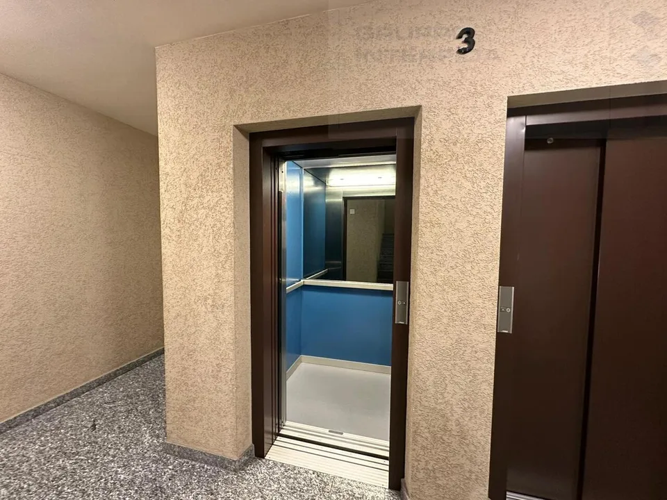 HELLE 4.5 ZIMMER WOHNUNG IM DRITTEN STOCK