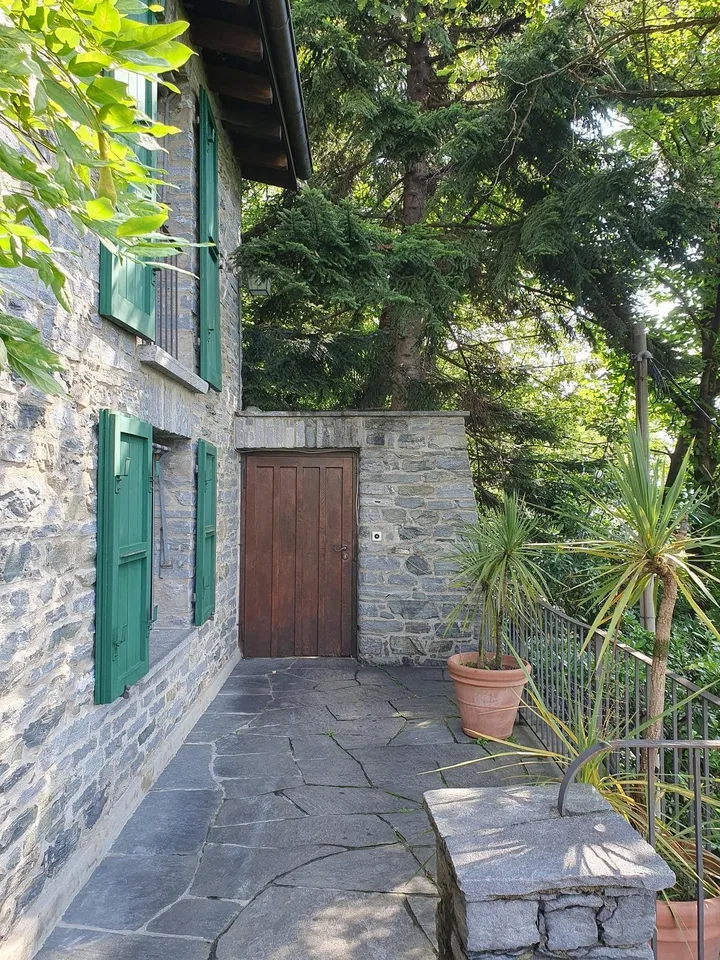 Rifugio mediterraneo con vista panoramica – La tua nuova casa a Ronco sopra Ascona