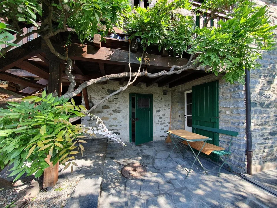 Rifugio mediterraneo con vista panoramica – La tua nuova casa a Ronco sopra Ascona