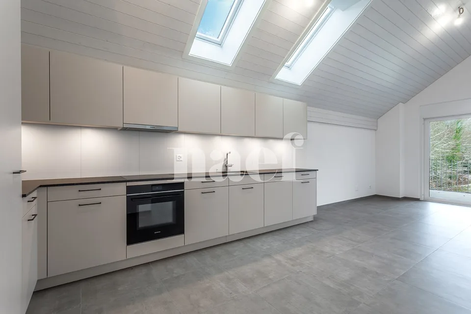 Magnifico appartamento di 5.5 locali nel sottotetto con loggia in vendita a St-Aubin