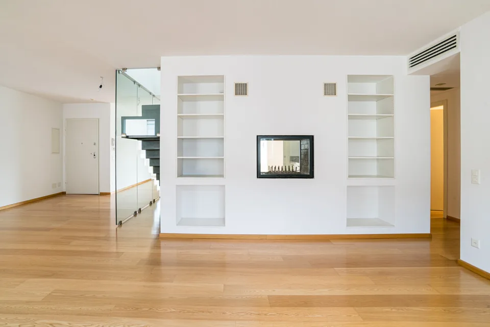 CHIASSO PEDONALE  ELEGANTE ATTICO CON TERRAZZA SOLARIUM E AUTORIMESSA