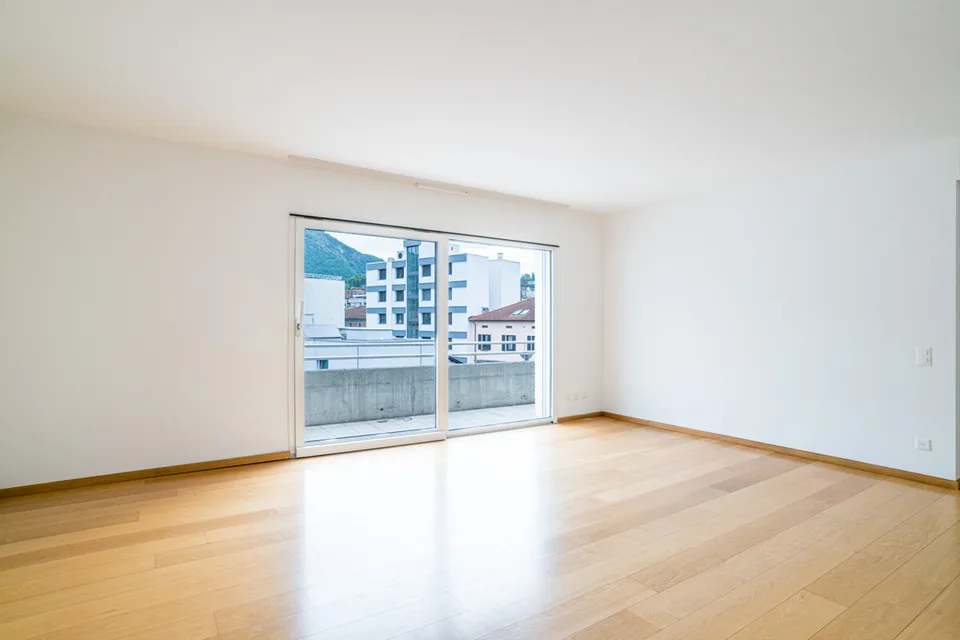 CHIASSO PEDONALE  ELEGANTE ATTICO CON TERRAZZA SOLARIUM E AUTORIMESSA