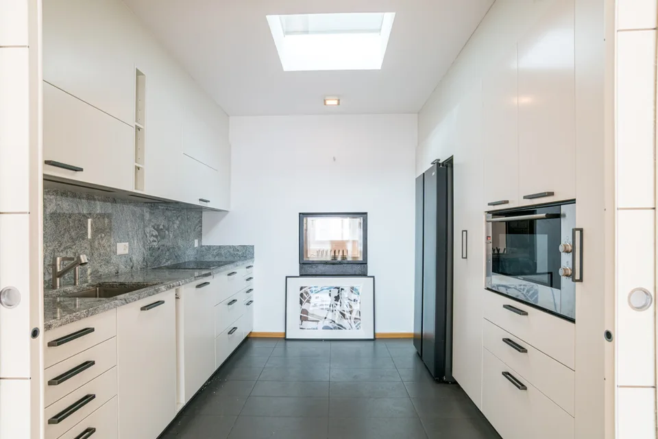 CHIASSO ZONE PIÉTONNE ELEGANT ATTICO AVEC TERRASSE SOLARIUM ET PARKING – photo 7 sur 13