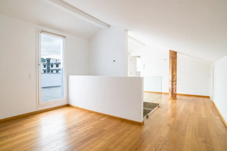 CHIASSO ZONE PIÉTONNE ELEGANT ATTICO AVEC TERRASSE SOLARIUM ET PARKING – photo 10 sur 13