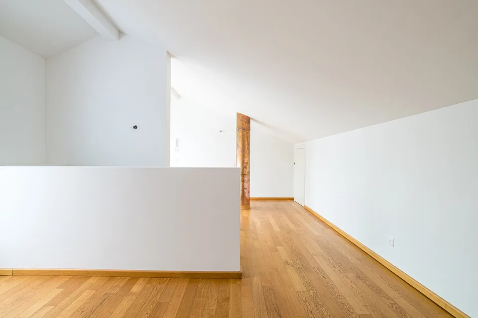 CHIASSO ZONE PIÉTONNE ELEGANT ATTICO AVEC TERRASSE SOLARIUM ET PARKING – photo 11 sur 13