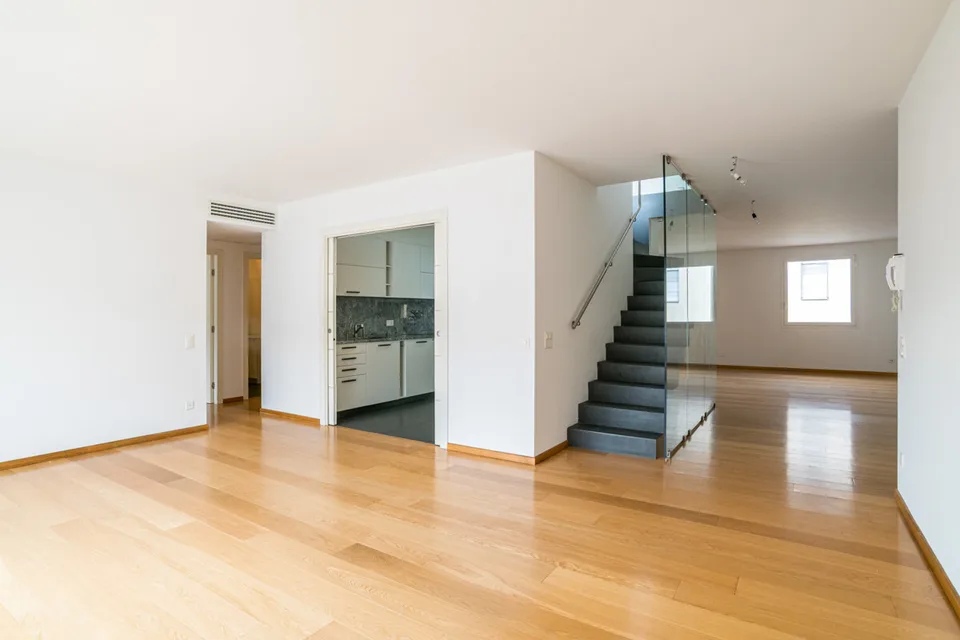CHIASSO PEDONALE  ELEGANTE ATTICO CON TERRAZZA SOLARIUM E AUTORIMESSA