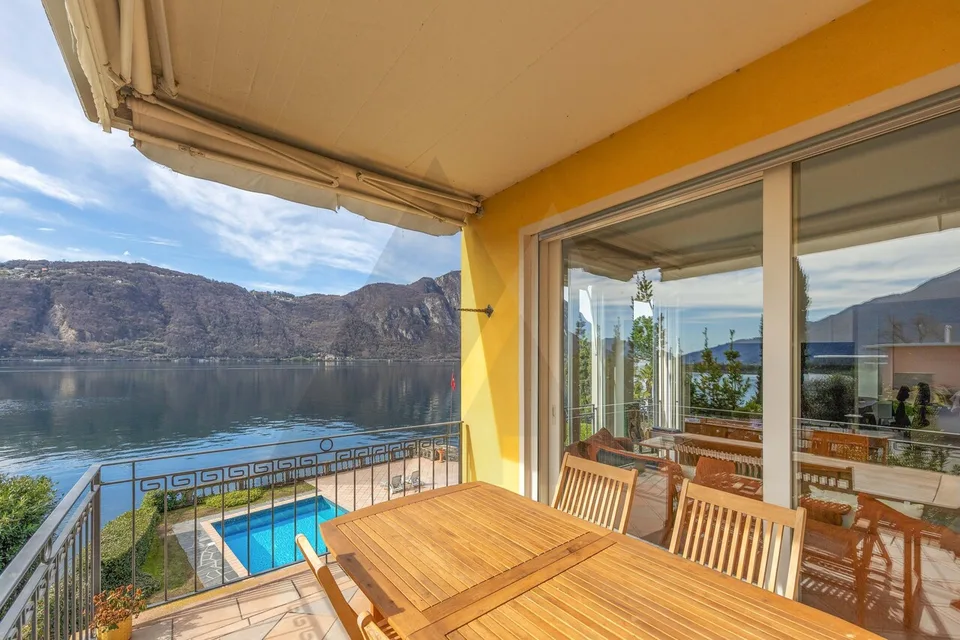 APPARTAMENTO FRONTE LAGO CON PISCINA ESTERNA CONDOMINIALE – foto 12 di 13