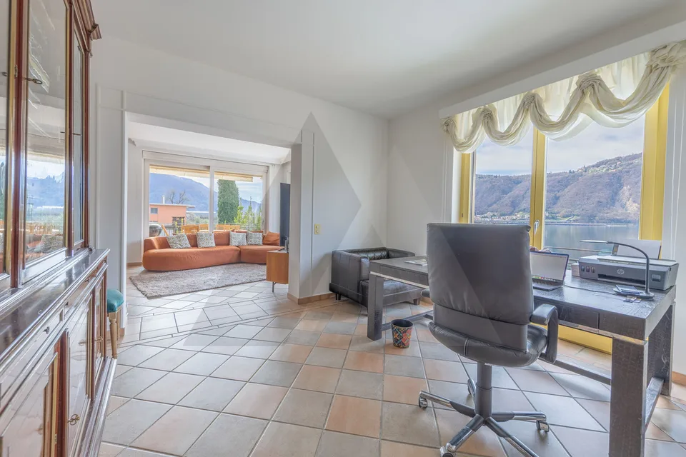 APPARTAMENTO FRONTE LAGO CON PISCINA ESTERNA CONDOMINIALE – foto 10 di 13