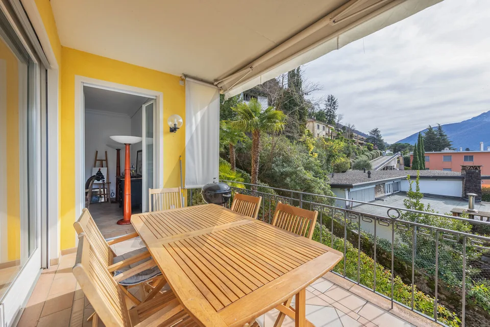 APPARTAMENTO FRONTE LAGO CON PISCINA ESTERNA CONDOMINIALE – foto 11 di 13