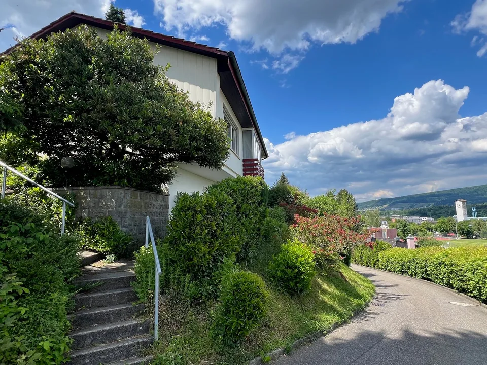 879m2 beste Aussicht mit 7.5 Zi.-EFH: 4.5 Zi.-Haupt-Whg./flexibel abtrennbarer 3 Zi.-Einlieger-Whg.