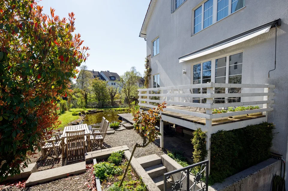 Giardino idilliaco con grande biotopo: Casa unifamiliare di 5,5 locali
