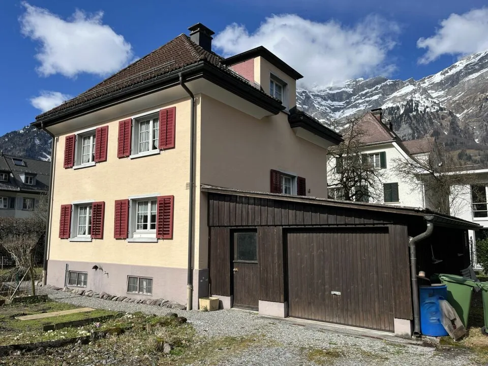 Casa unifamiliare di 5,5 locali con grande giardino e garage