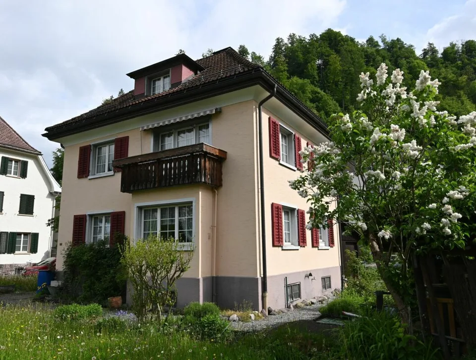 Freistehendes 5.5-Zimmer-Einfamilienhaus mit grossem Garten und Garage