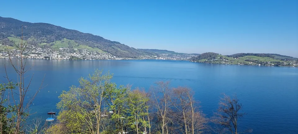 Villa di lusso esclusiva in una posizione sensazionale con vista sul lago e sulla montagna