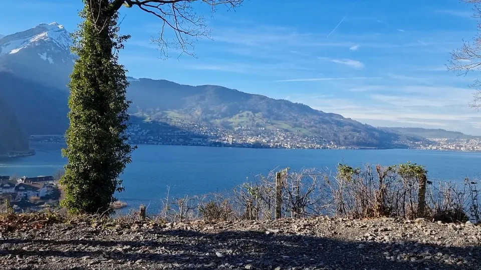 Villa di lusso esclusiva in una posizione sensazionale con vista sul lago e sulla montagna
