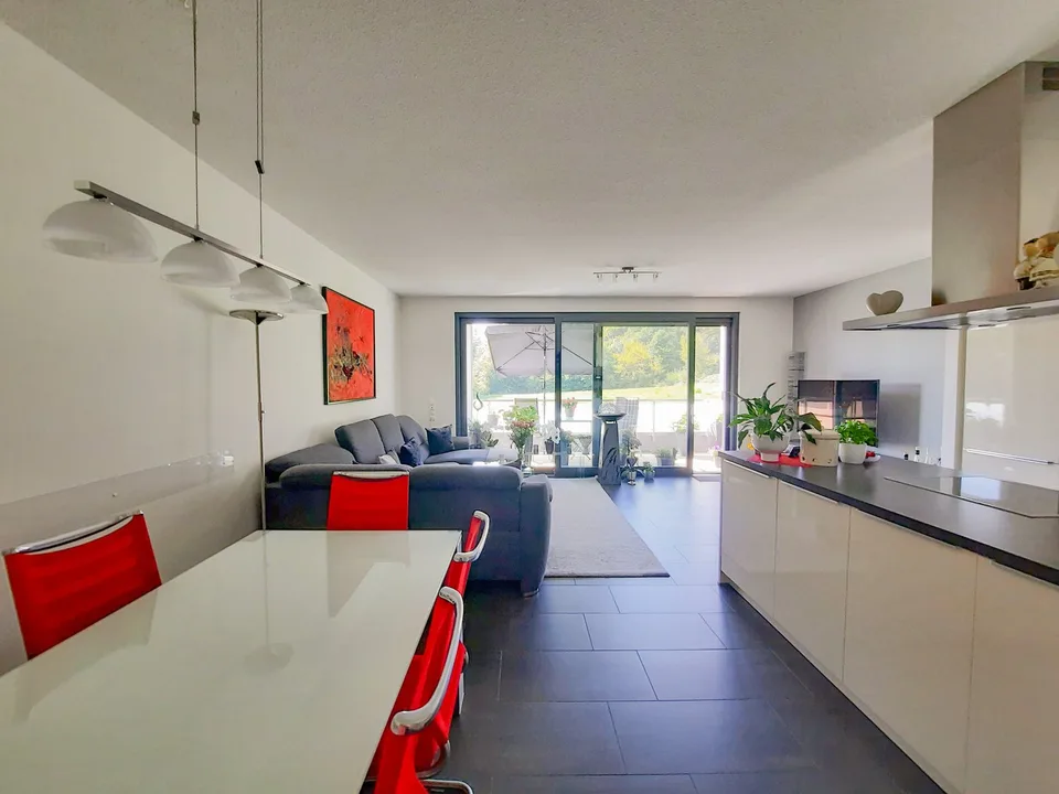 RISERVATO: Appartamento con usufrutto: Appartamento elegante con balcone, ascensore