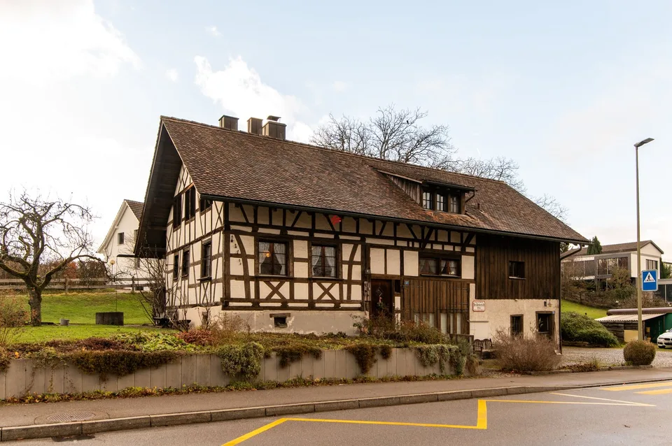 Riegelhaus mit Einliegerwohnung + Baulandreserve