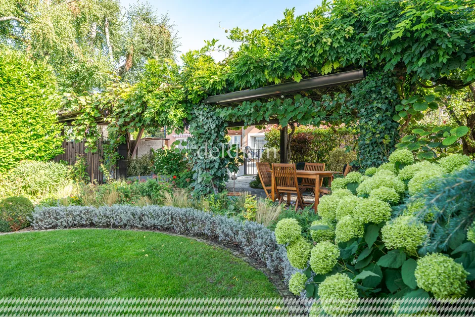 Magnifique maison villageoise au coeur de Mex avec jardin