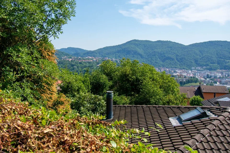 Elegante Einfamilienvilla mit großem Garten und Panoramaterrassen – Foto 11 von 12
