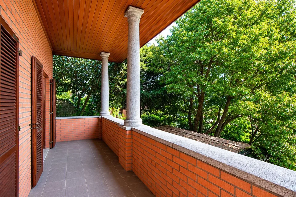 Elegante Einfamilienvilla mit großem Garten und Panoramaterrassen – Foto 12 von 12